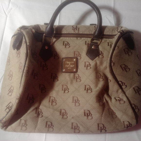 Dooney & Bourke Handbags - Dooney & Bourke Purse